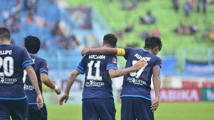 Esteban Vizcarra saat merayakan golnya ke gawang Bhayangkara FC. (deny)