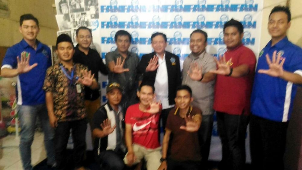 Kepala BNN Kota Malang, Bambang Sugiharto bersama anggota FAN. (istimewa)