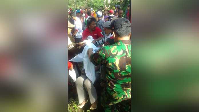Korban saat ditemukan tewas di kebun kopi (foto: PMI Kabupaten Malang)