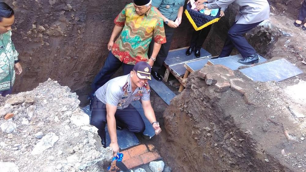 Peletakan batu pertama mess dan gedung serba guna Polres Malang (Tika)
