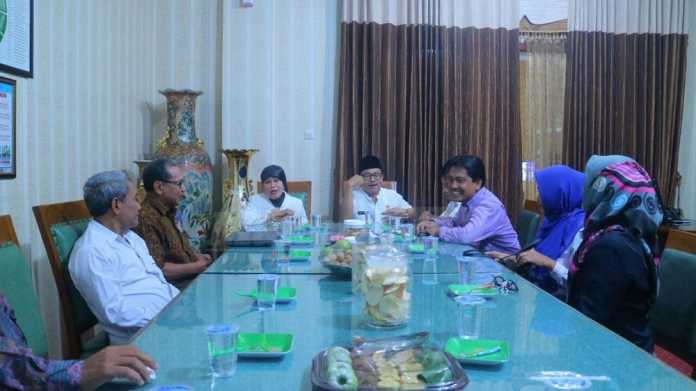 Wakil Wali Kota, Sutiaji, memimpin dialog dengan Dewan Pendidikan Kota Malang.
