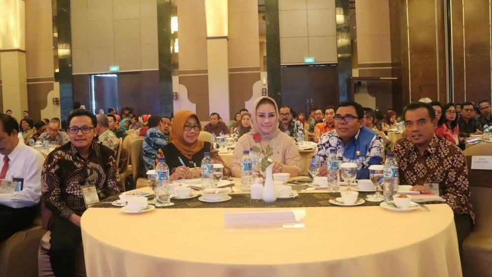 Wakil Wali Kota Malang, Sutiaji (paling kiri), mengikuti sosialisasi kebijakan pengelolaan TKDD. (Bagian Humas Pemkot Malang)