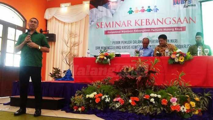 Wali Kota Malang, HM Anton, memaparkan materi seminar. (Muhammad Choirul)