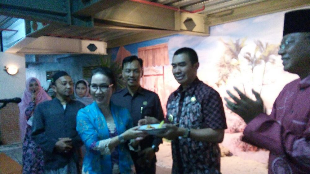 Wali Kota Malang, HM Anton, turut meresmikan musala Matos. (Bagian Humas Pemkot Malang)