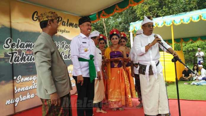 Wali Kota Malang HM Anton menghadiri upacara Hari Raya Nyepi. (deny)