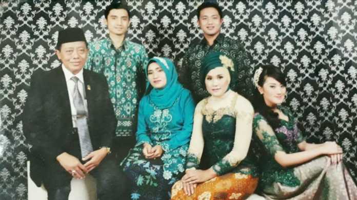 Anggota Fraksi PKB Kota Malang, H Rasmuji (paling kiri), bersama keluarga. (F-PKB For MVoice)