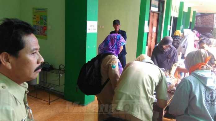 Antrean​ tanda tangan SPJ Rampung di Disdik Kota Malang (Tika)