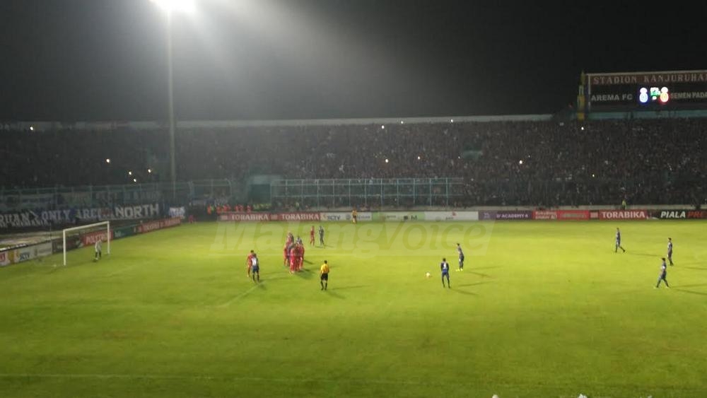 Arema vs Semen Padang FC. (deny)