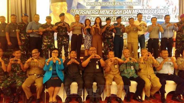 Diskusi 'Bersinergi, Mencegah dan Menanggulangi Pengiriman TKI Ilegal' oleh Disnakertrans Kabupaten Malang (Tika)