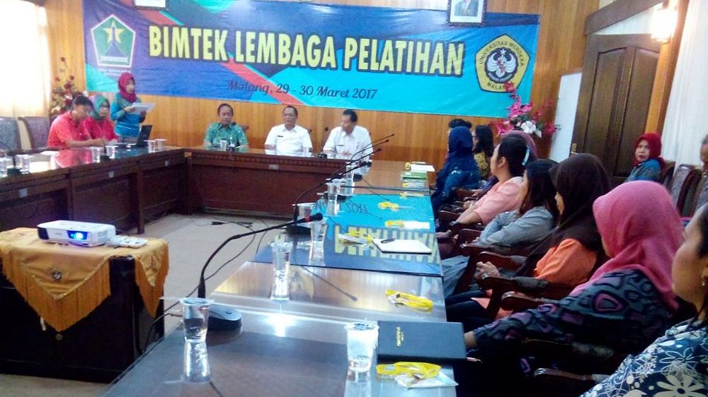 Disnaker Kota Malang menggelar Bimtek kepada LPK dan BLK-LN. (Bagian Humas Pemkot Malang)