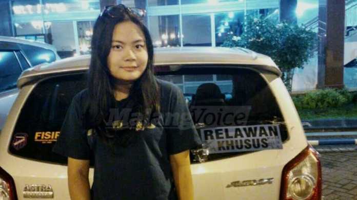 Gita Nur Pratiwi rela menjadi relawan untuk membantu masyarakat Kota Malang. (Gita for MVoice)