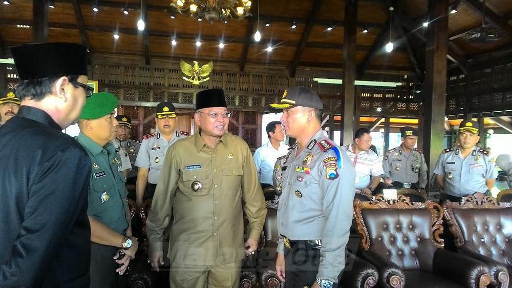 Kapolres Malang, AKBP Yade Setiawan Ujung bersama Forkompinda usai Apel Besar 3 Pilar jelang Pilkades Serentak.(Miski)