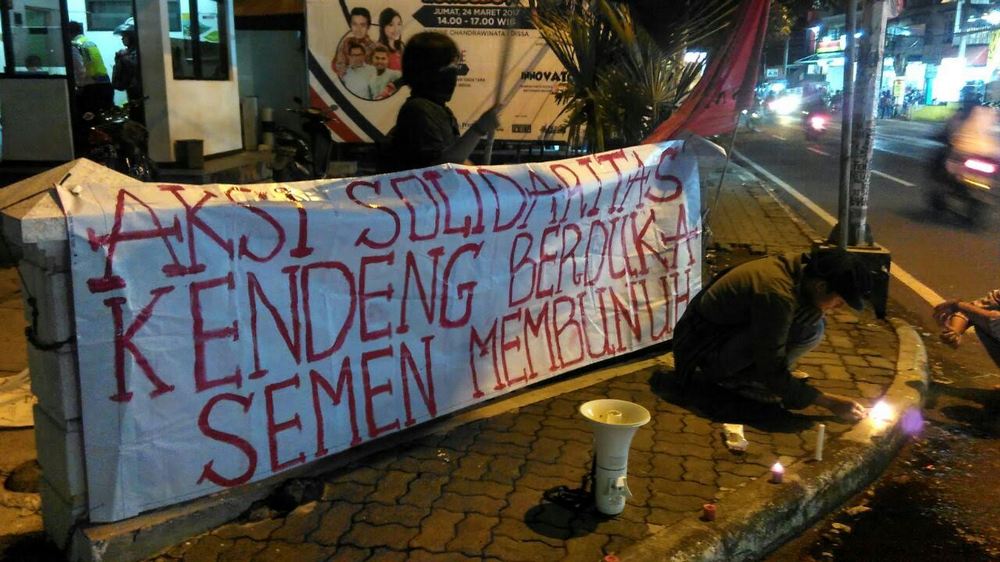 Mahasiswa Malang menggelar aksi solidaritas Kendeng Berduka. (Ist)