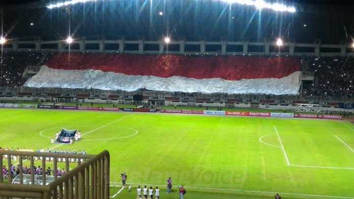 Aremania memadati Stadion Pakansari, Bogor. (deny)