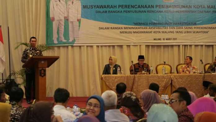 Wali Kota Malang, HM Anton, membuka Musrenbang Kota Malang 2017. (Bagian Humas Pemkot Malang)