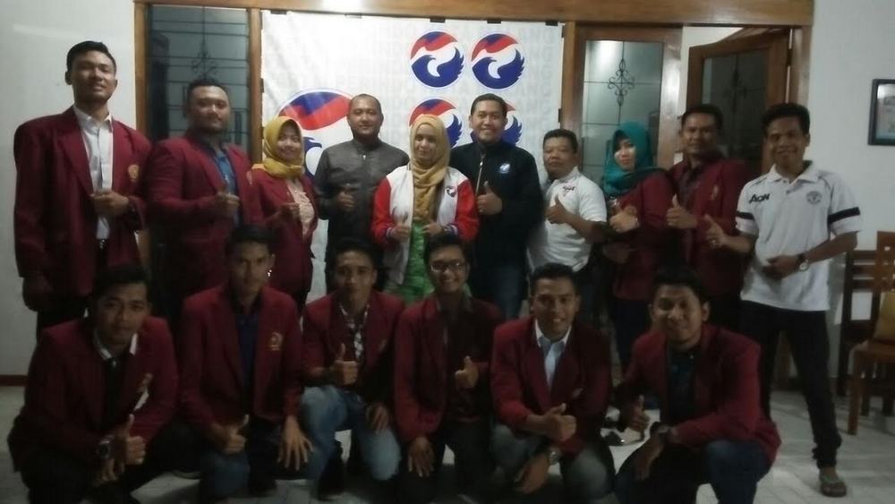 Mahasiswa dan jajaran pengurus DPD Perindo Malang (ist)