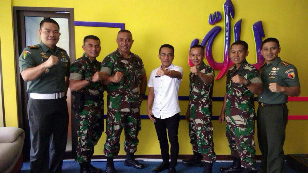 Sam Ade d'Kross (tengah) bersama para Komandan Satuan Militer usai silaturahmi dan konsolidasi jelang Malang Super Fight 2017.