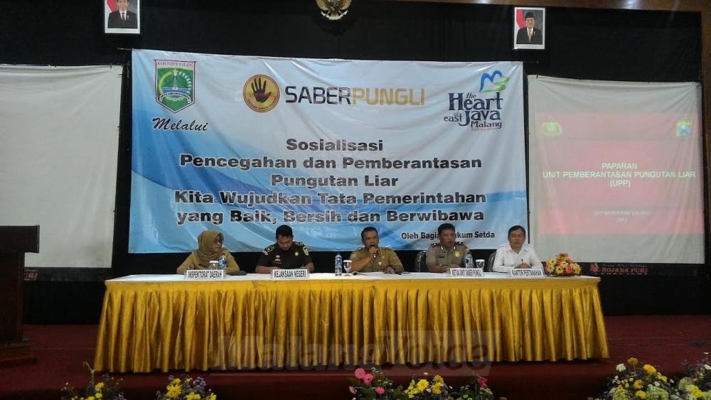 Ketua Tim Saber Pungli, Kompol Deky Hermansyah, saat sosialisasi pencegahan dan pemberantasan Pungli.(Miski)