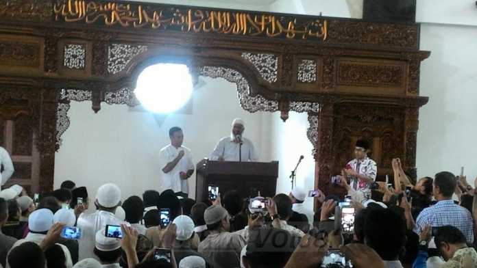 Presiden Islamic Research Foundation (IRF), Dr Zakir Naik, saat memberi tausiyah di Masjid Brigjen Soegiyono.(Miski)
