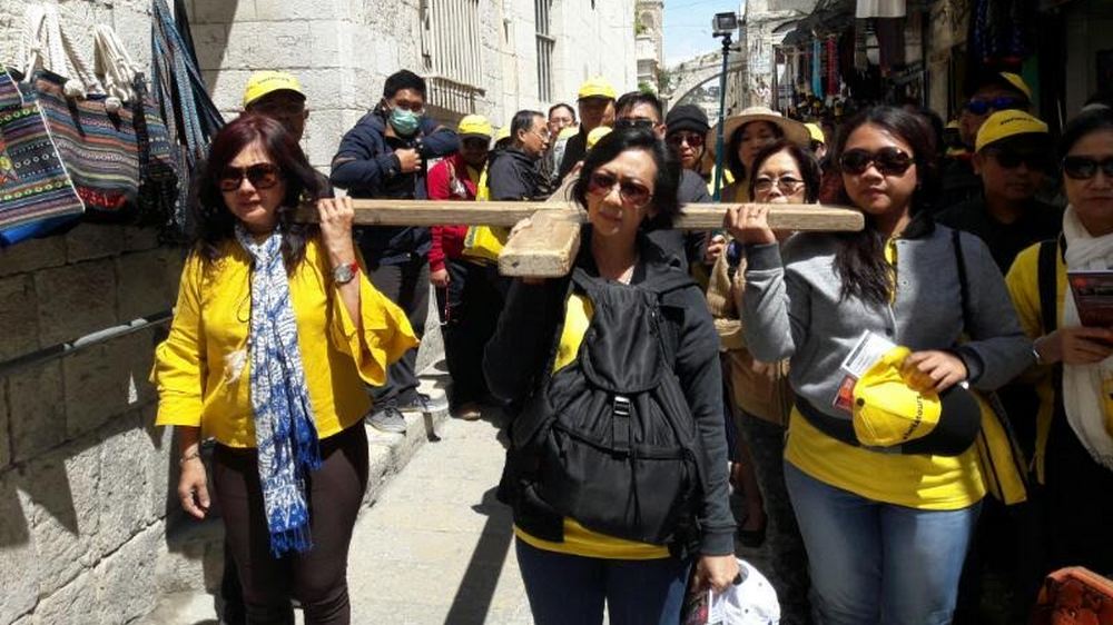 Ribuan Umat Ikuti Jalan Salib di Yerusalem