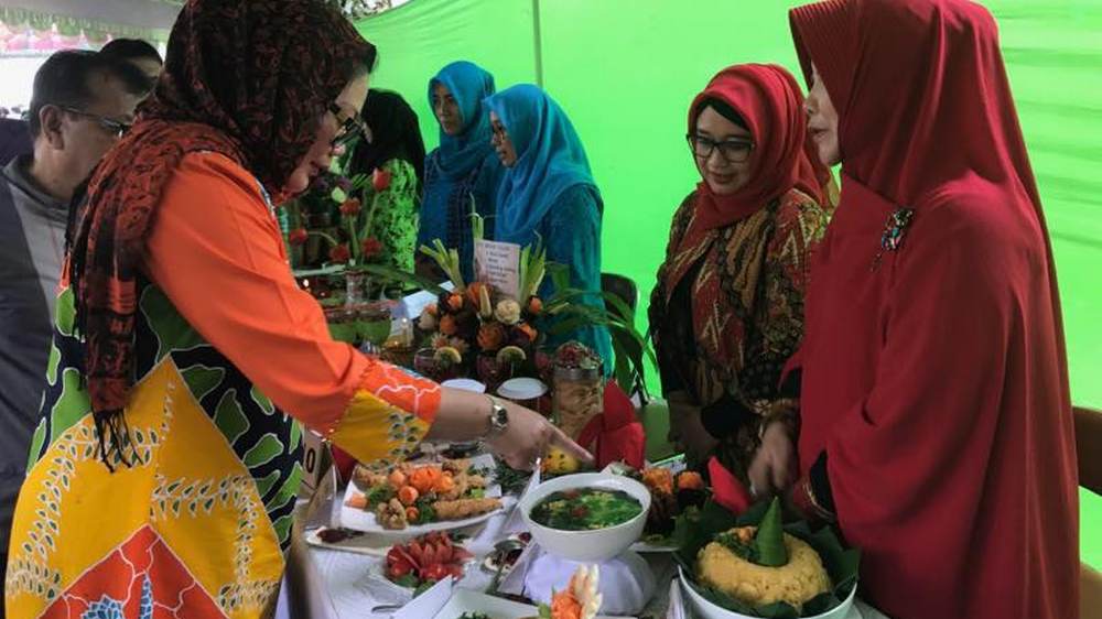 Umi Farida membuka Festival Kuliner Kota Malang. (Bagian Humas Pemkot Malang)