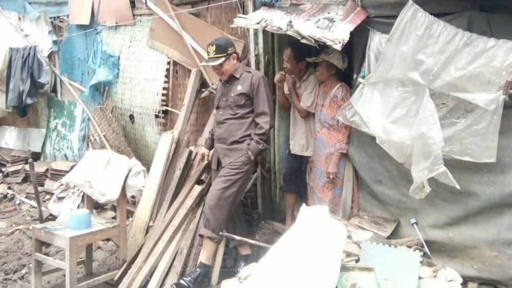 Wakil Wali Kota Malang, Sutiaji, meninjau lokasi banjir di Pandanwangi. (Muhammad Choirul)