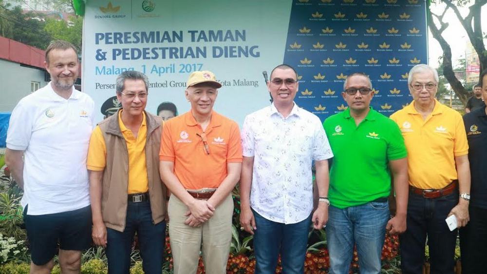 Wali Kota Malang, HM Anton, meresmikan taman dan pedestrian Dieng. (Bagian Humas Pemkot Malang)
