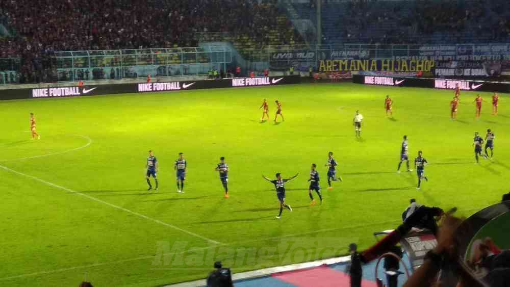 Singo Edan Kandaskan Bhayangkara FC 2-0