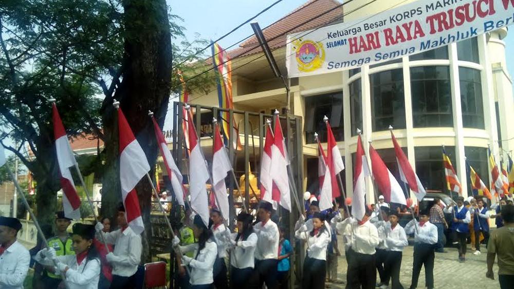 Detik-detik pemberangkatan peserta kirab puja budaya di Padepokan Dhammadipa Arama di Jalan Ir Soekarno, Desa Mojorejo, Kecamatan Junrejo.
