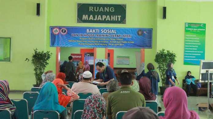 Fakultas Kedokteran UB dan Puskesmas di Kota Malang memberi pemahaman dampak penyakit nyeri. (Bagian Humas Pemkot Malang)