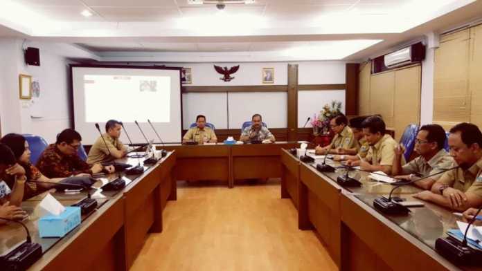 Ir Bambang Sumarto saat kunjungan ke Dinas Lingkungan Hidup DKI Jakarta. (istimewa)