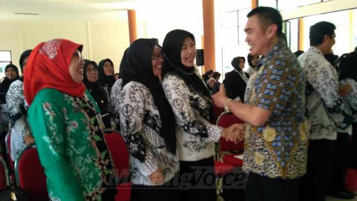 Wali Kota, HM Anton, mengumpulkan seluruh Kepala SD negeri dan swasta se-Kota Malang. (Muhammad Choirul)