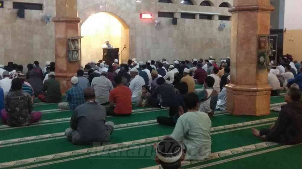 Masjid Ahmad Yani Dipadati Jemaah Tarawih