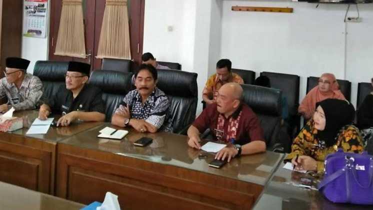 Rapat anggota Komisi C bersama para camat Kota Malang. (istimewa)