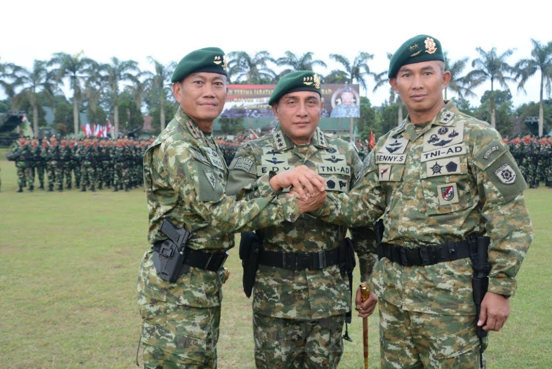 Pangkostrad Pimpin Prosesi Estafet Kepemimpinan Divisi Infanteri 2 Kostrad