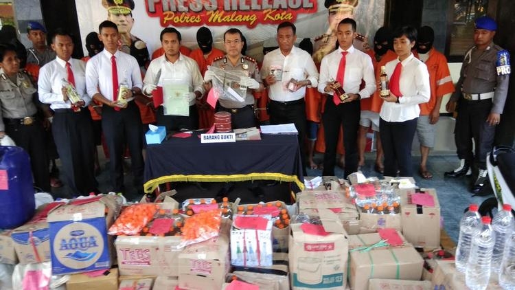 Ops Pekat Semeru 2017, Polres Malang Kota Sita Ribuan Botol Miras