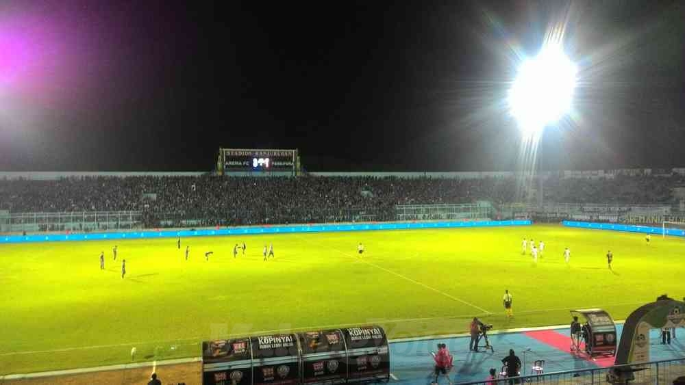Arema FC melawan Persipura Jayapura. (deny rahmawan)