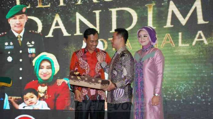 Ketua DPRD Kota Malang, Arief Wicaksono bersama Letkol Arm Aprianko Suseno. (deny rahmawan)