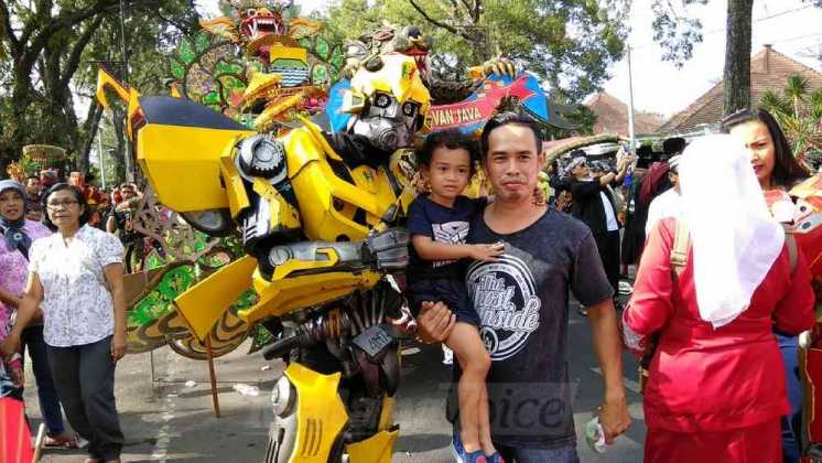 Iron Man dan Bumblebee, Bandung.