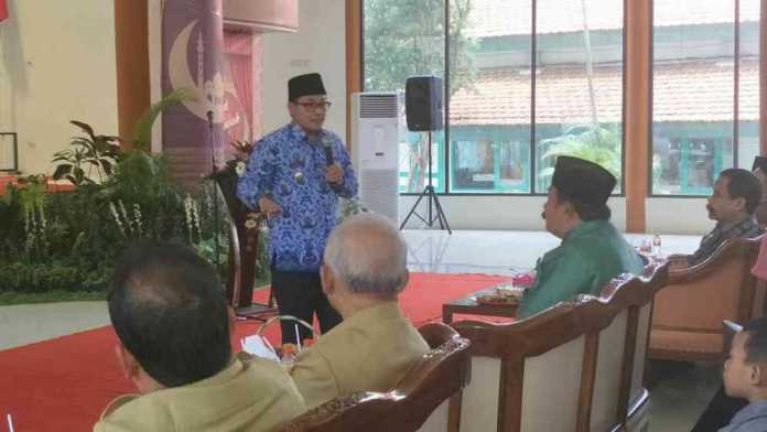 Wakil Wali Kota Malang, Sutiaji, menghadiri halal bi halal di SMKN 2 Malang. (Bagian Humas Pemkot Malang)
