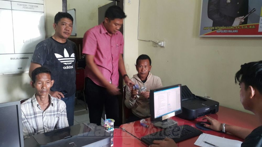 Pelaku judi togel saat diamankan di Polsek Bulu Lawang, Polres Malang.(istimewa)