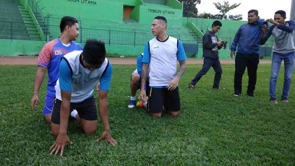 Pino Diragukan Tampil Lawan Sriwijaya FC