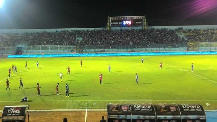 Arema FC saat menjamu PSM Makassar di Stadion Kanjuruhan, Kabupaten Malang.(Miski)