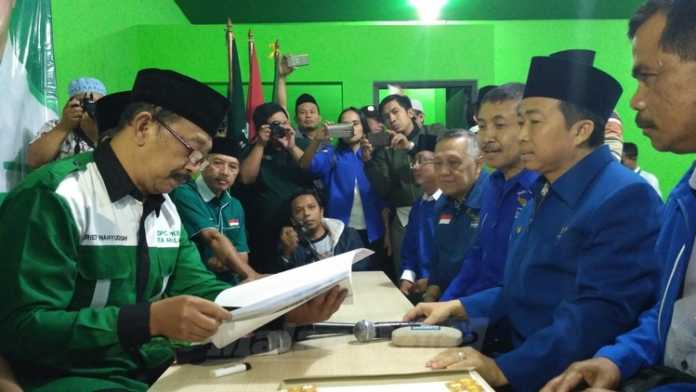 Ketua DPC Partai Demokrat Kabupaten Malang, Gufron Marzuqi, mendaftar sebagai Bakal Calon Wakil Wali Kota Malang melalui PKB. (Muhammad Choirul)