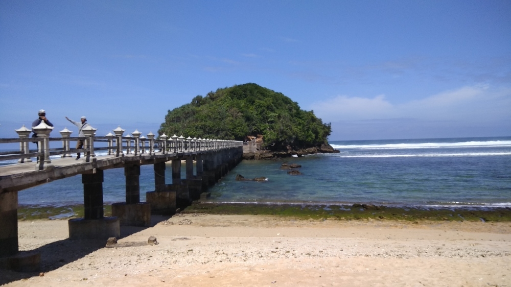Momen Libur Nataru, Kunjungan Wisatawan ke Pantai Alami Penurunan