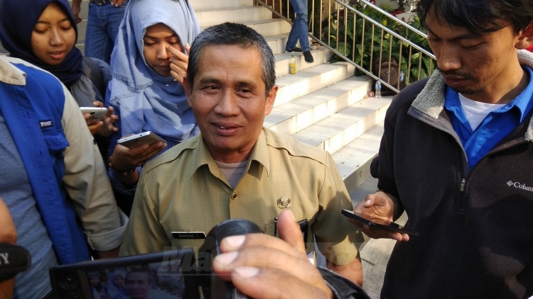 Sekwan DPRD Kota Malang usai keluar dari ruang pemeriksaan. (deny rahmawan)