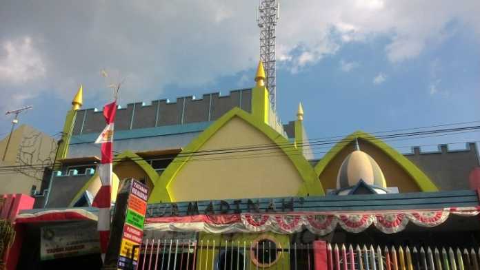 Tower milik PT Sentra Tama di kompleks TK Nur Madinah, Jalan Letjen Sutoyo, Kota Malang.(Miski)