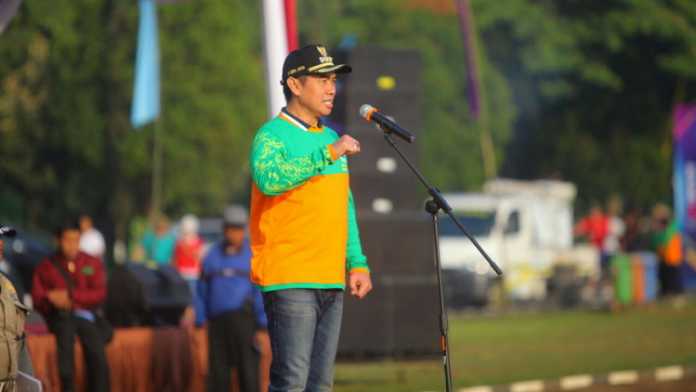 Wali Kota Malang, HM Anton, memimpin apel peringatan Hari Lanjut Usia Nasional. (Bagian Humas Pemkot Malang)
