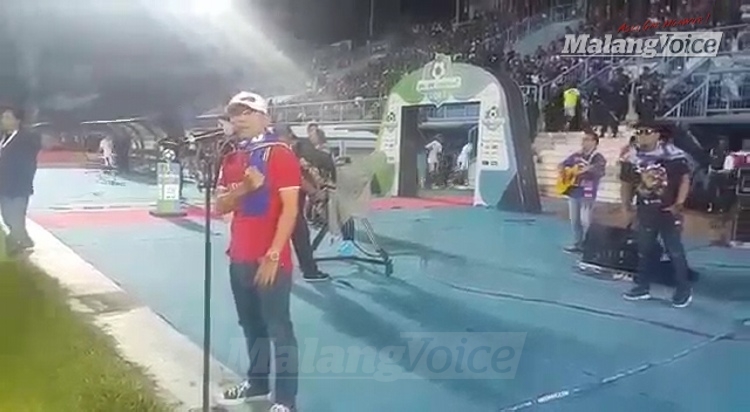 VIDEO: Aksi d’Kross Hibur Aremania di Stadion Kanjuruhan