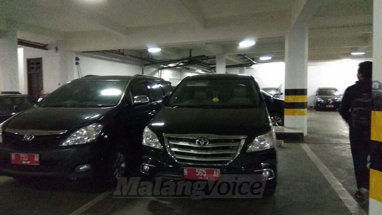Mobil dinas anggota DPRD Kota Malang mulai dikembalikan. (Muhammad Choirul)
